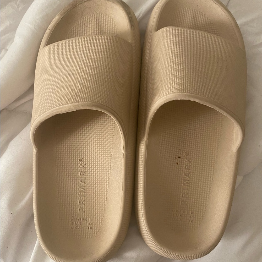 Primark Slides - Picture 1 of 2